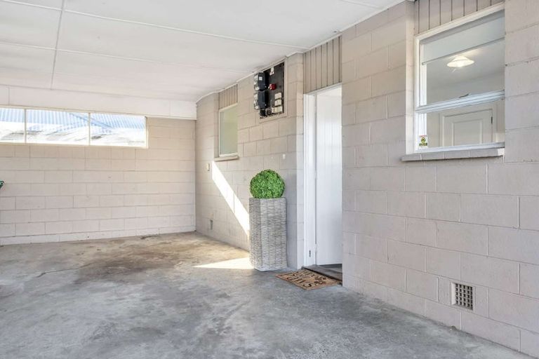 Photo of property in 2/13 Avenue Road, West End, Timaru, 7910