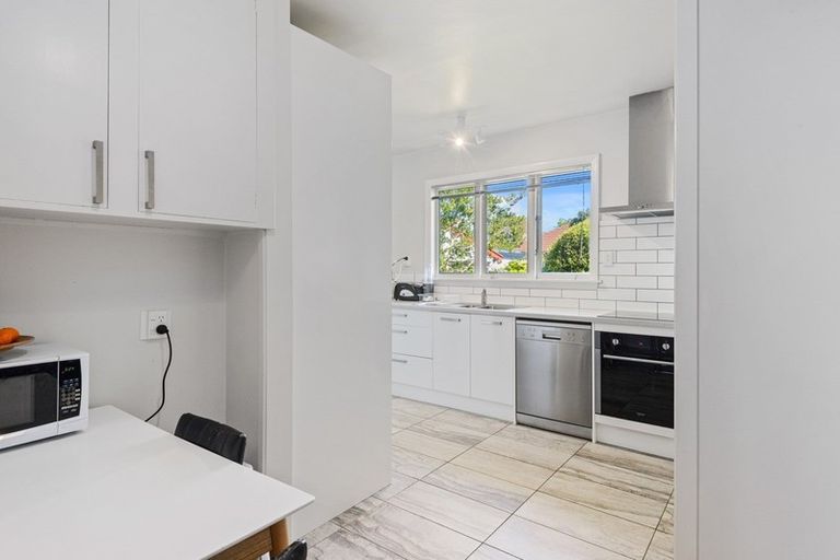 Photo of property in 12 Angela Street, Upper Riccarton, Christchurch, 8041