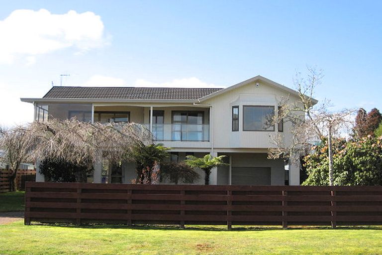 Photo of property in 19 Nisbet Terrace, Kinloch, Taupo, 3377