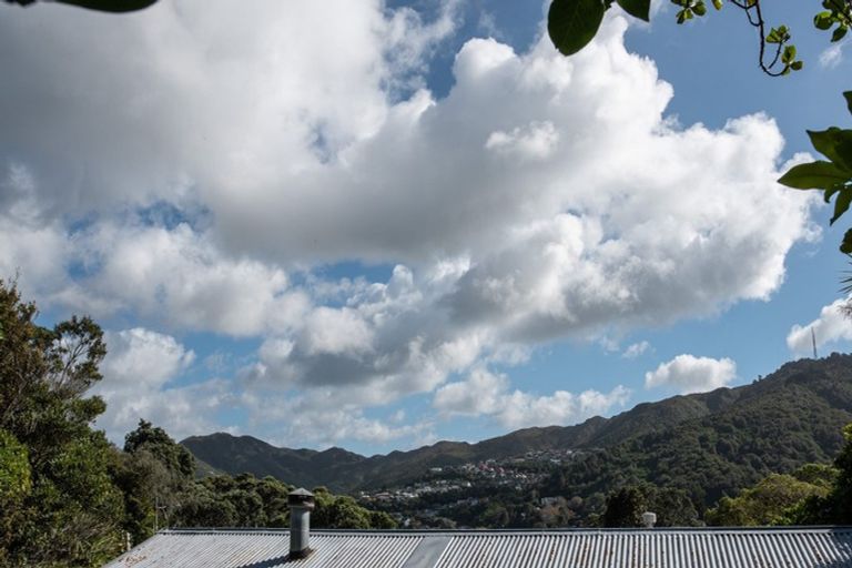 Photo of property in 17 Torwood Road, Khandallah, Wellington, 6035