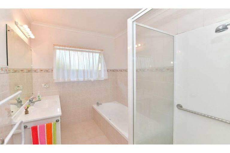 Photo of property in 6a Doment Crescent, Orewa, 0931