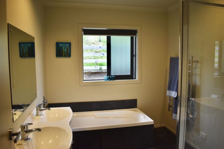 Photo of property in 283 North Manakau Road, Manakau, 5573