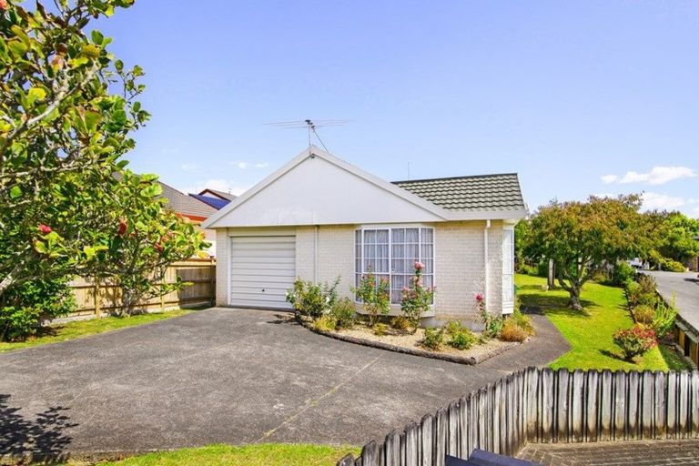 Photo of property in 12 Central Park Drive, Te Atatu South, Auckland, 0610