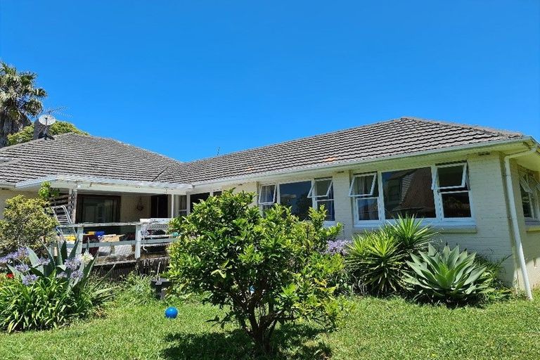 Photo of property in 2/13 Ocean View Road, Hillcrest, Auckland, 0627