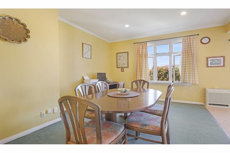 Photo of property in 4 Queen Street, Oxford, 7430