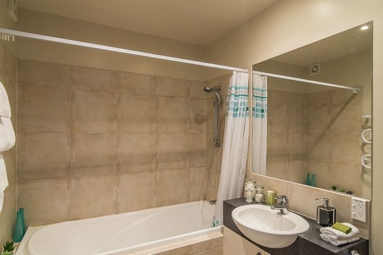 Photo of property in 42 Fairview Crescent, Kelburn, Wellington, 6012