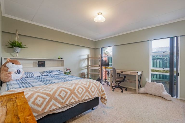 Photo of property in 19 Humphries Place, Awapuni, Palmerston North, 4412