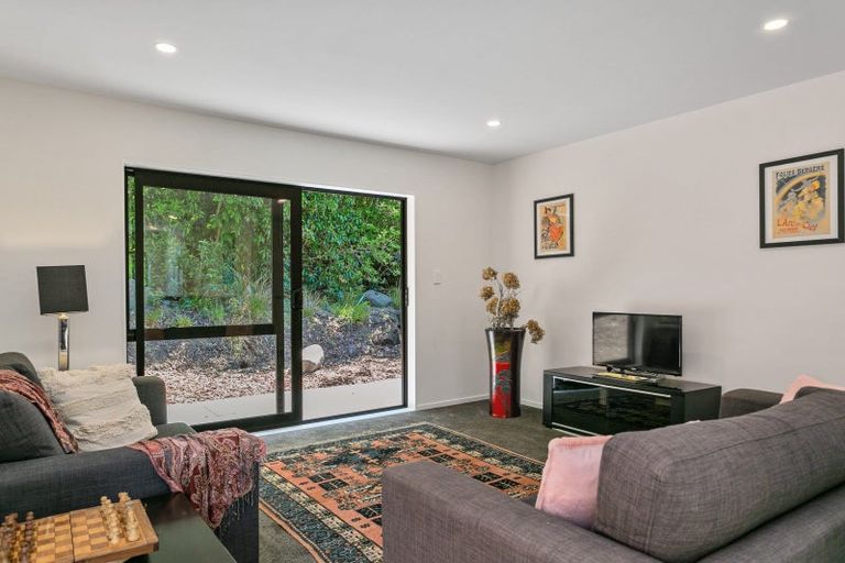 Photo of property in 7 Winnie Close, Acacia Bay, Taupo, 3330