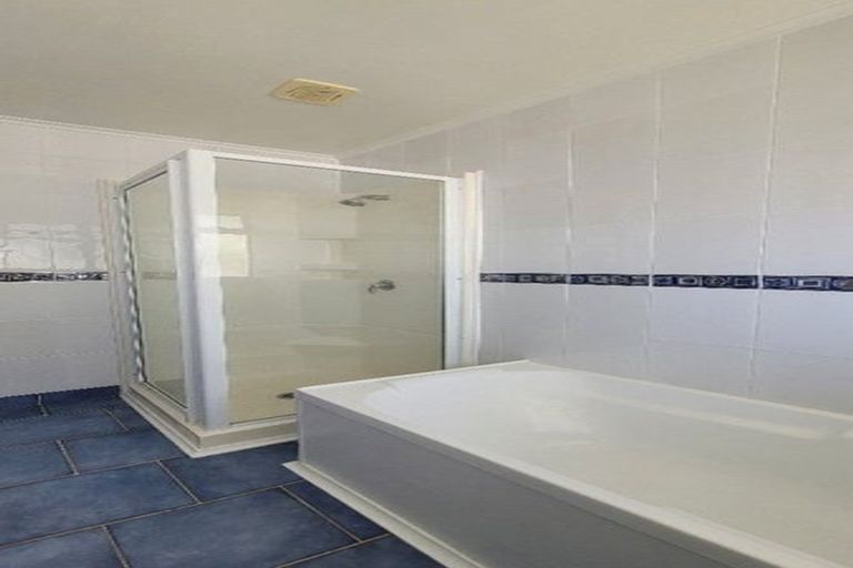 Photo of property in 31 Prince Regent Drive, Half Moon Bay, Auckland, 2012