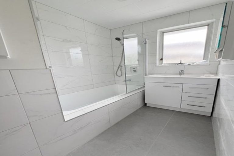 Photo of property in 129 Sunnynook Road, Forrest Hill, Auckland, 0620