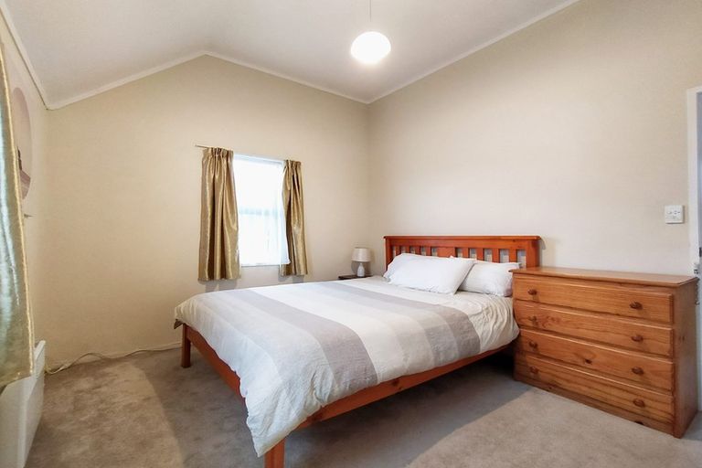 Photo of property in 2/22 Highland Park Drive, Highland Park, Auckland, 2010