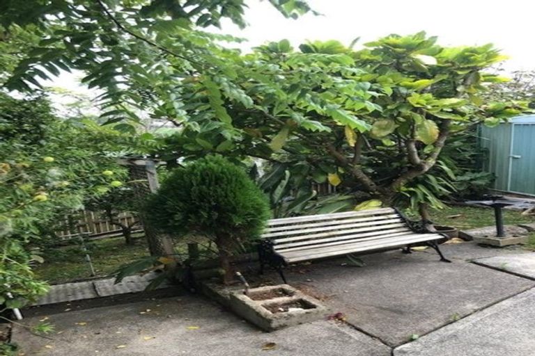 Photo of property in 2/215 Eskdale Road, Birkenhead, Auckland, 0626