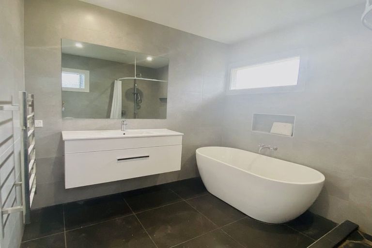 Photo of property in 198 Clovelly Road, Bucklands Beach, Auckland, 2012