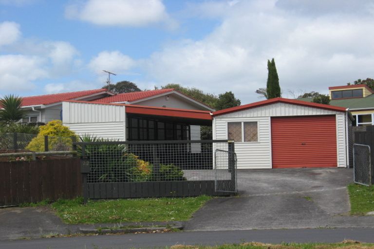 Photo of property in 22 Cottrell Place, Clendon Park, Auckland, 2103