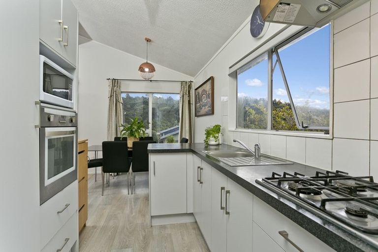 Photo of property in 1/100 Lynn Road, Bayview, Auckland, 0629