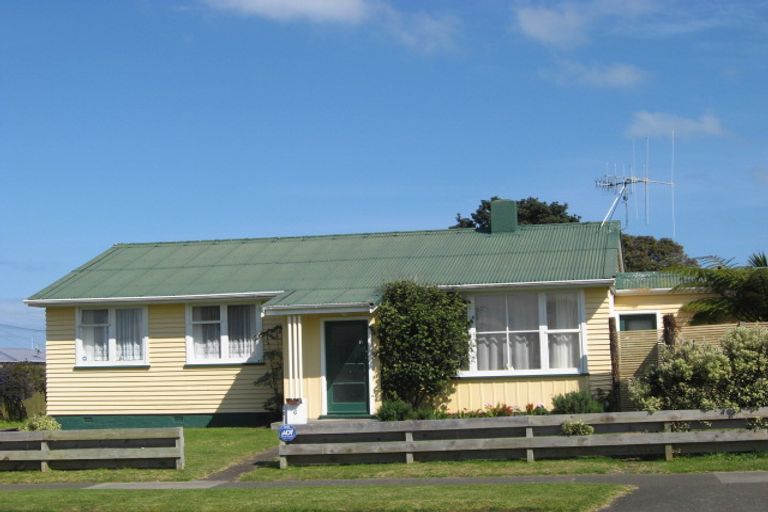 Photo of property in 6 Rogers Street, Castlecliff, Whanganui, 4501