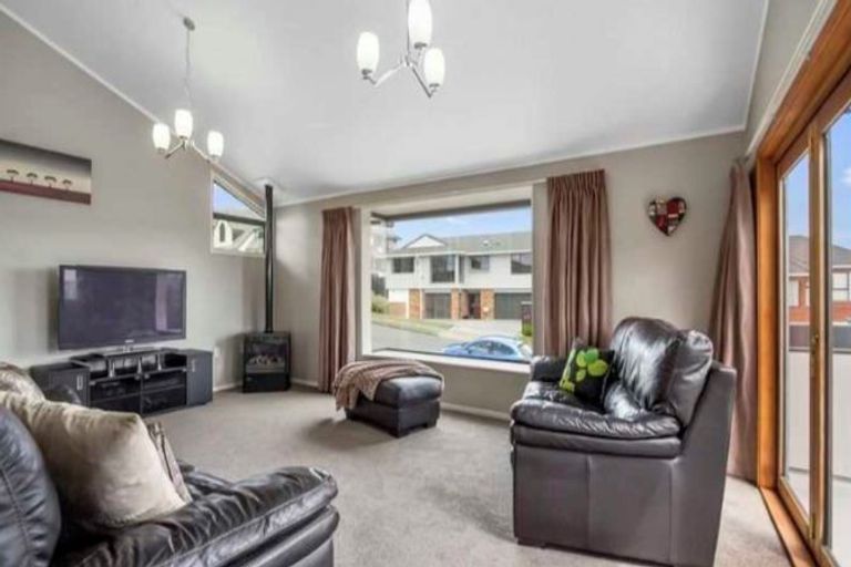 Photo of property in 19 Halladale Road, Papakowhai, Porirua, 5024