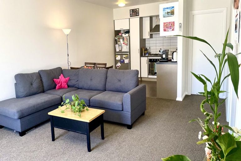 Photo of property in 1 Cherry Grove, Strathmore Park, Wellington, 6022