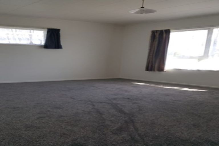 Photo of property in 10 St Margaret Place, West Harbour, Auckland, 0618