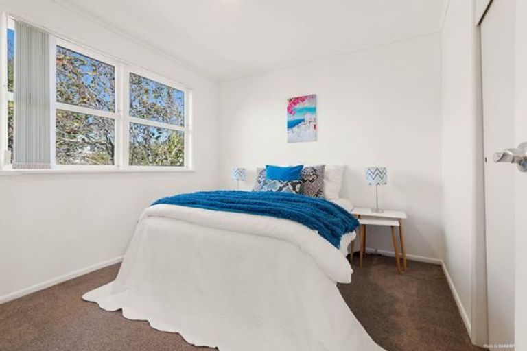 Photo of property in 2/14 Ozich Avenue, Te Atatu South, Auckland, 0610