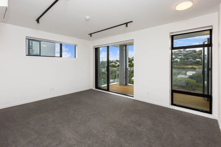 Photo of property in 4/69 Tiketike Way, Brooklyn, Wellington, 6021