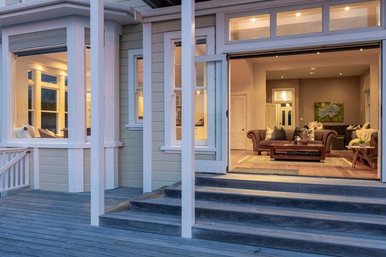 Photo of property in 17 Austin Street, Mount Victoria, Wellington, 6011