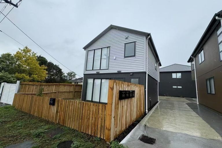 Photo of property in 11b Mawney Road, Henderson, Auckland, 0610