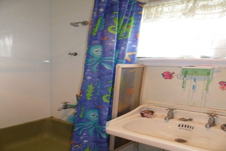 Photo of property in 3 Esplanade, Kaka Point, 9271