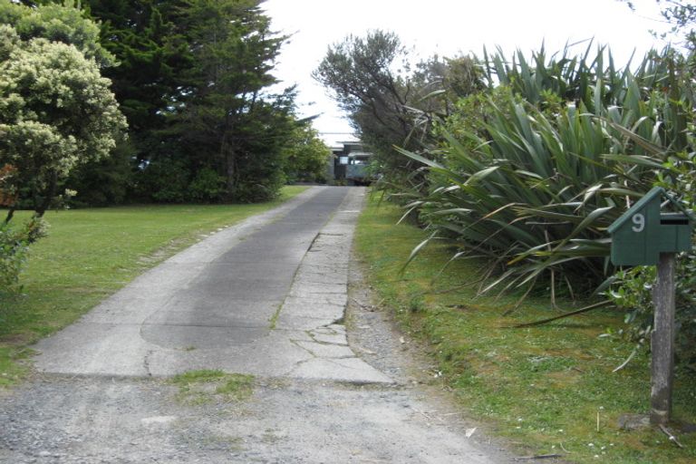 Photo of property in 9 Te Ahuahu Road, Piha, New Lynn, 0772