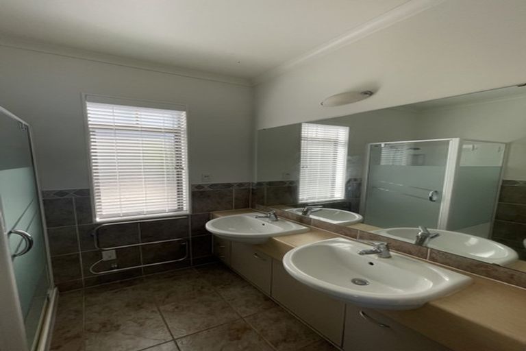 Photo of property in 1 Pepperdine Place, Albany, Auckland, 0632