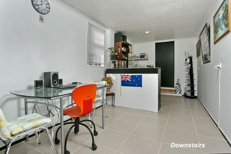 Photo of property in 1/100 Lynn Road, Bayview, Auckland, 0629