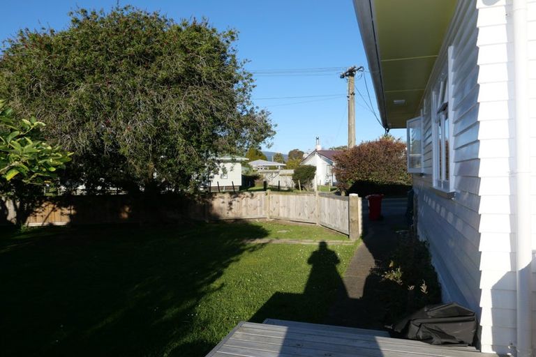 Photo of property in 9 Iti Street, Otaki, 5512