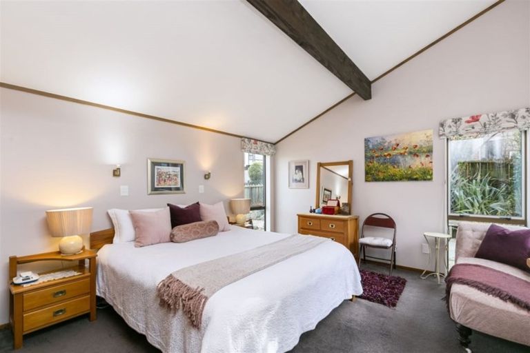 Photo of property in 72 Amapur Drive, Khandallah, Wellington, 6035