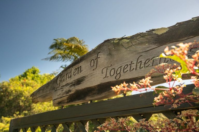 Photo of property in 42 Guildford Drive, Paraparaumu, 5032