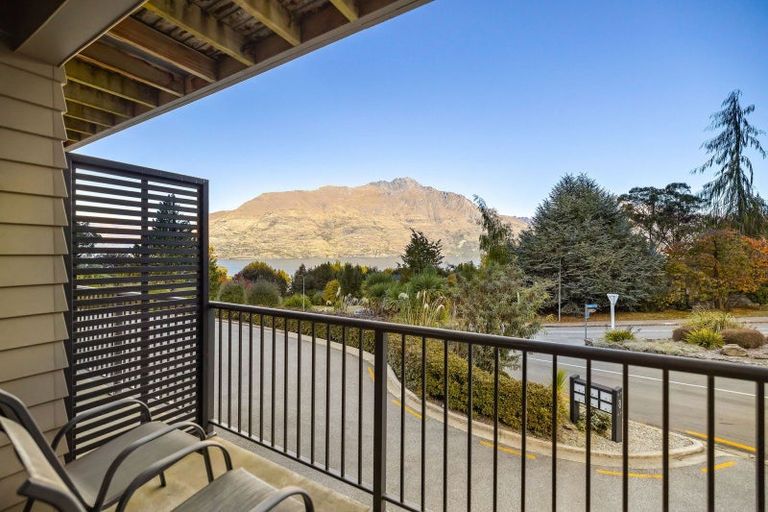 Photo of property in Arno Apartment, 9/8 Mckerrow Place, Sunshine Bay, Queenstown, 9300