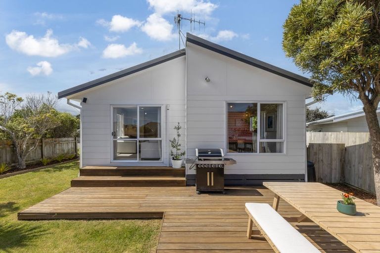 Photo of property in 73 Langdale Avenue, Paraparaumu, 5032
