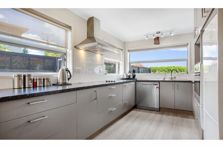 Photo of property in 128 Maire Road, Orewa, 0931