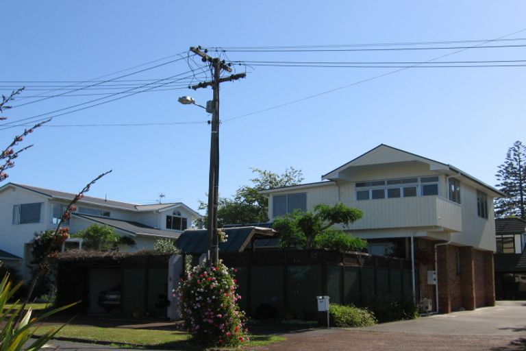 Photo of property in 8 Bangor Street, Point Chevalier, Auckland, 1022