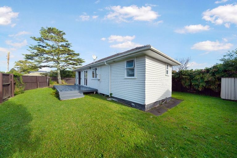 Photo of property in 79 Godley Road, Green Bay, Auckland, 0604