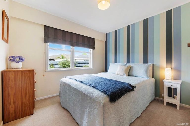 Photo of property in 13 Quibray Place, Botany Downs, Auckland, 2010