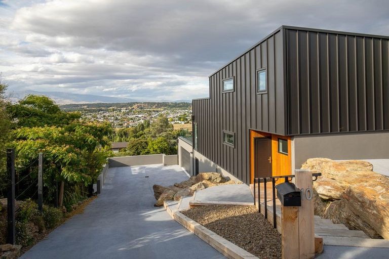 Photo of property in 10 Hawkdun Place, Bridge Hill, Alexandra, 9320