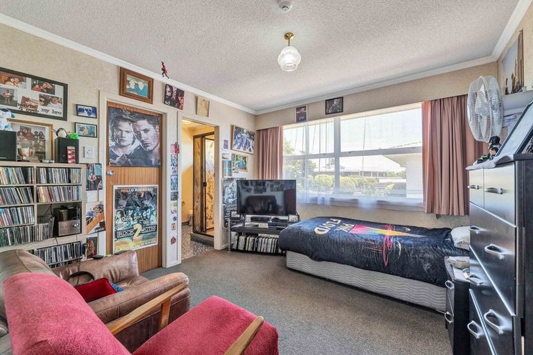 Photo of property in 8 Kennedy Place, Merrilands, New Plymouth, 4312