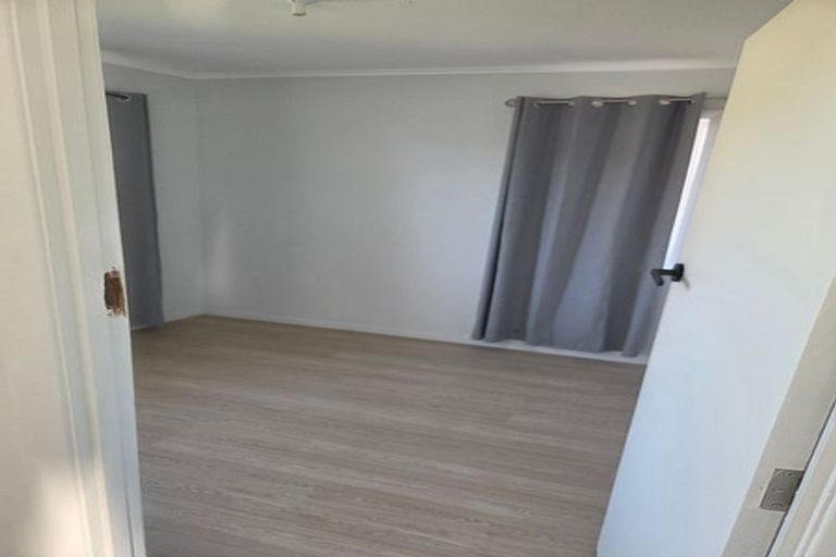 Photo of property in 22a Sutton Crescent, Papakura, 2110