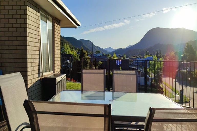 Photo of property in 2 Pukeko Place, Picton, 7220