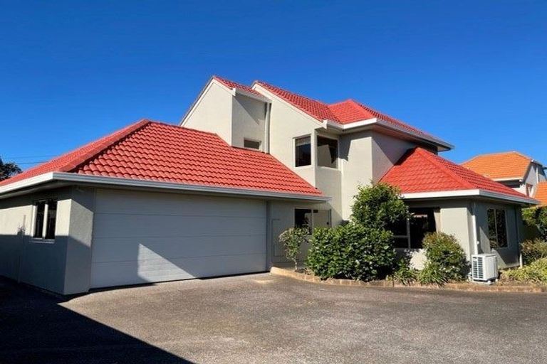 Photo of property in 8b Fenwick Avenue, Milford, Auckland, 0620