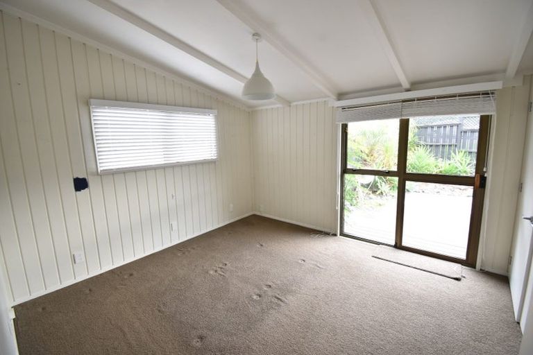 Photo of property in 1/12 Westbourne Road, Murrays Bay, Auckland, 0630