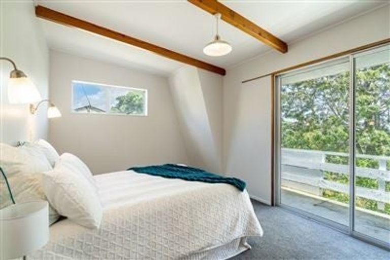 Photo of property in 2/35a Rangatira Road, Beach Haven, Auckland, 0626