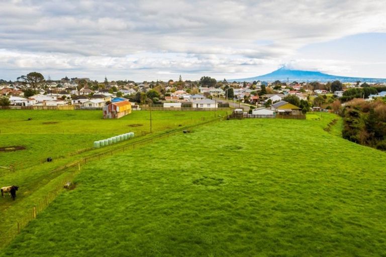 Photo of property in 69 Iredale Road, Hawera, 4610