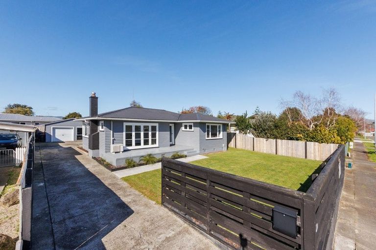 Photo of property in 12 Galway Avenue, Hokowhitu, Palmerston North, 4410