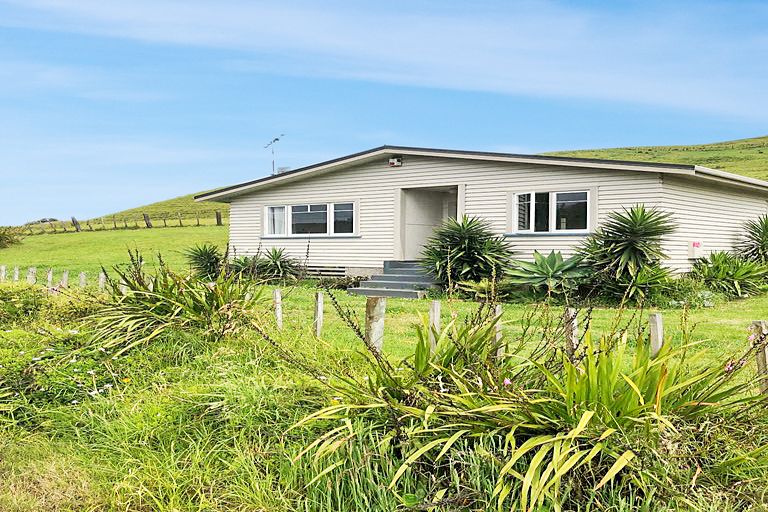Property details for 698 Wainui Road, Wainui, Gisborne, 4010